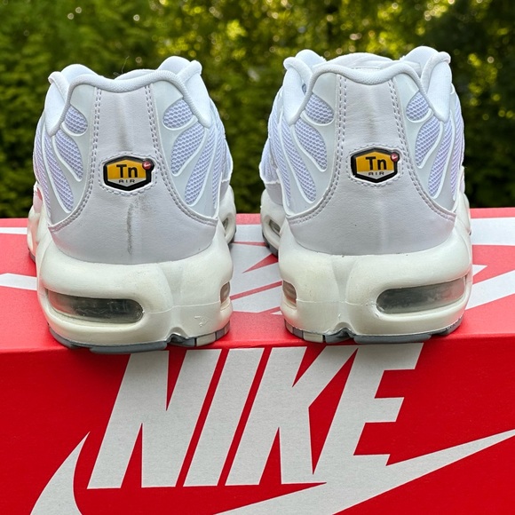 NEW Nike Air Max Plus Triple White Casual Sneaker - Size Mens 11 | Womens 12.5 - Picture 4 of 9